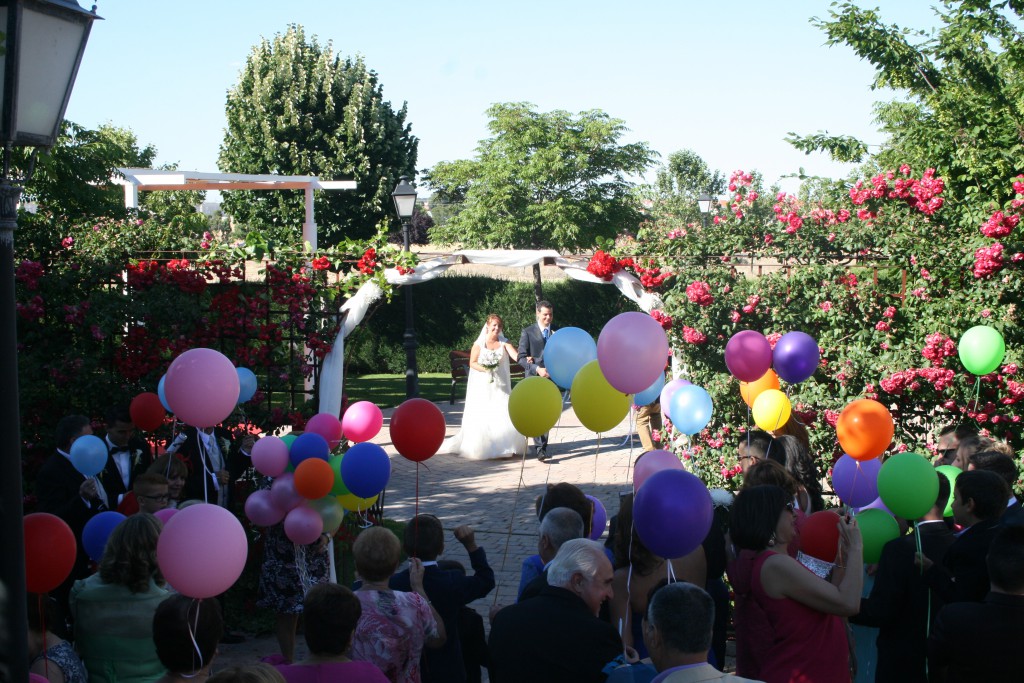 vista de los jardines con boda civil